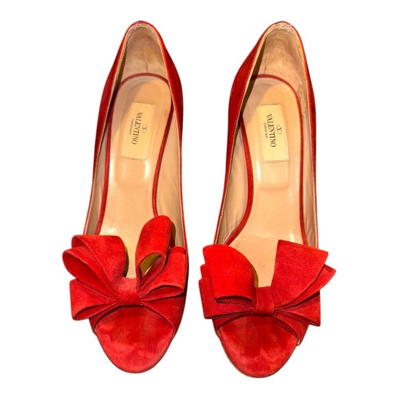 Vintage Valentino Garavani Red Suede Peep Toe Bow Pumps – Size 38.5 (US 8) - Picture 3 of 12